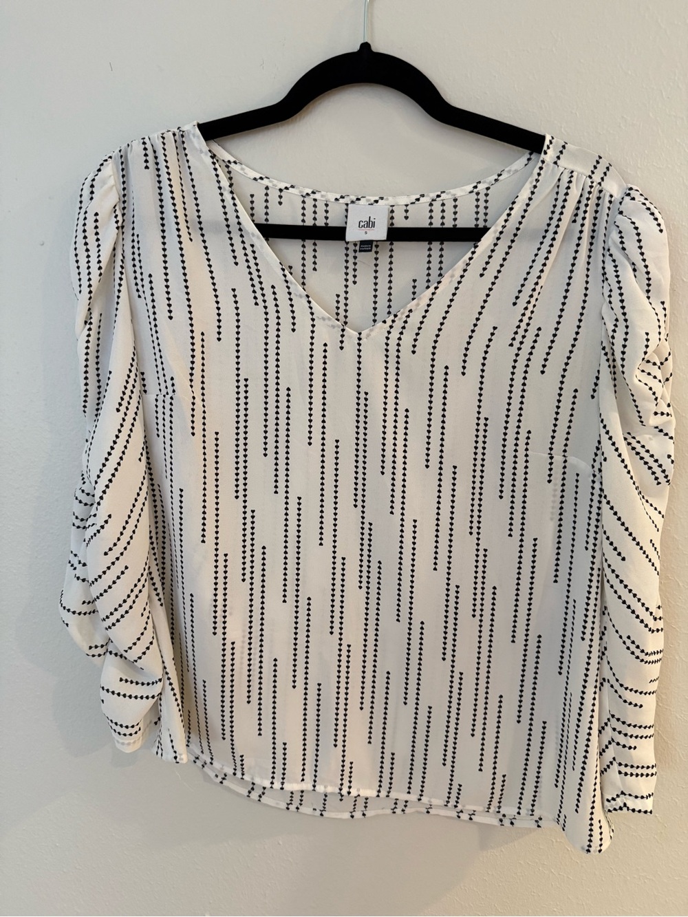 Cabi "Devoted" Ivory Heart-Print V-Neck Puff Sleeve Blouse S